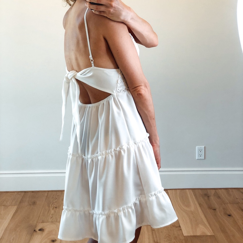 LOOKS BY LAUREN - Picture 2 of 5